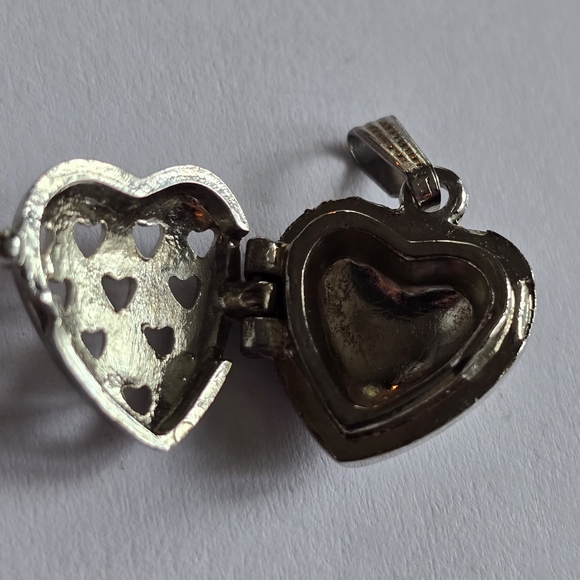 Heart locket pendant silver tone cutout scent aromatherapy charm - Picture 7 of 10